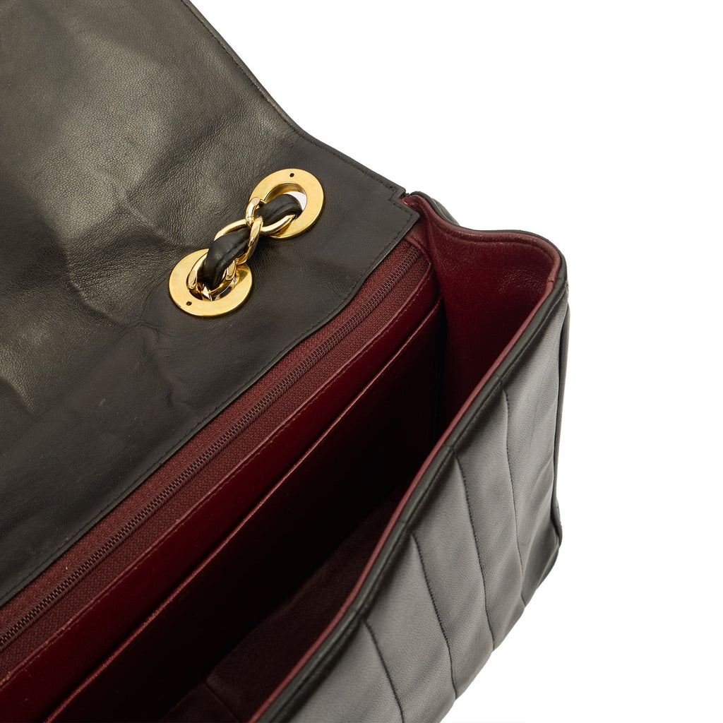 Chanel Shoulder Bag Maxi Jumbo XL in Black, Leather