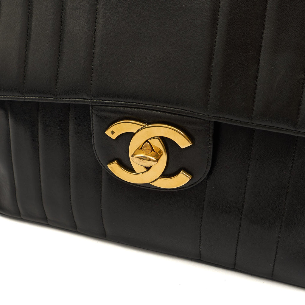 Chanel Shoulder Bag Maxi Jumbo XL in Black, Leather