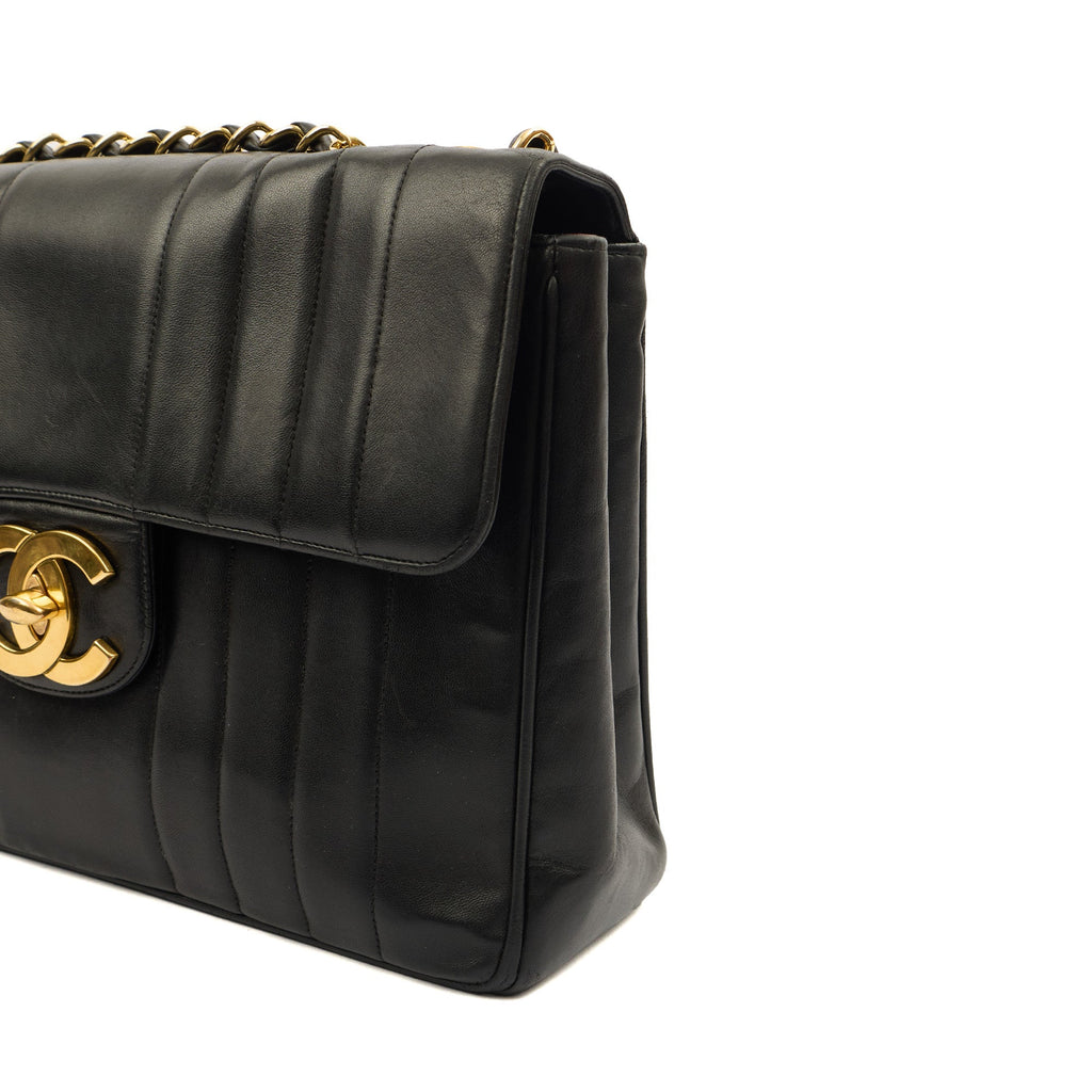 Chanel Shoulder Bag Maxi Jumbo XL in Black, Leather