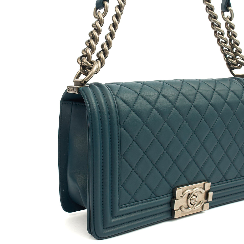 Chanel Shoulder Bag Boy - Medium in Blue, Leather