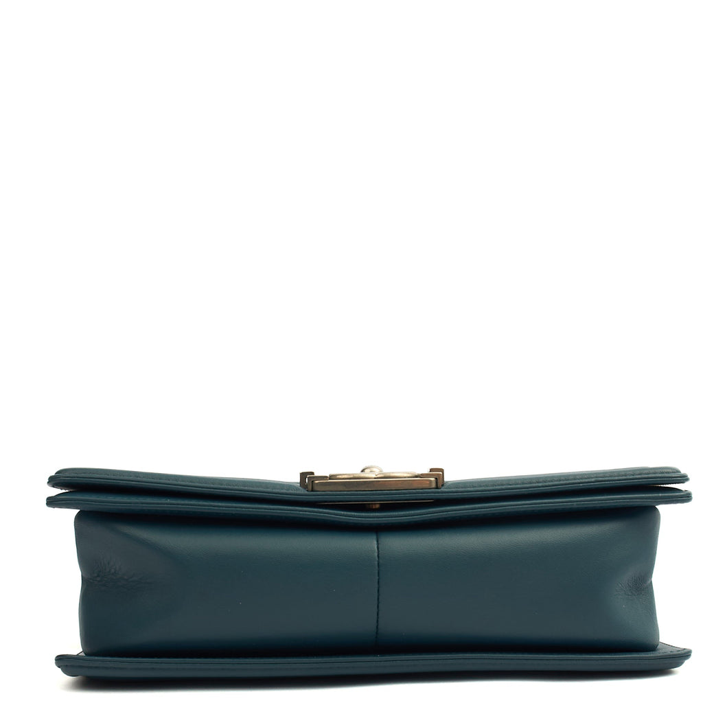 Chanel Shoulder Bag Boy - Medium in Blue, Leather