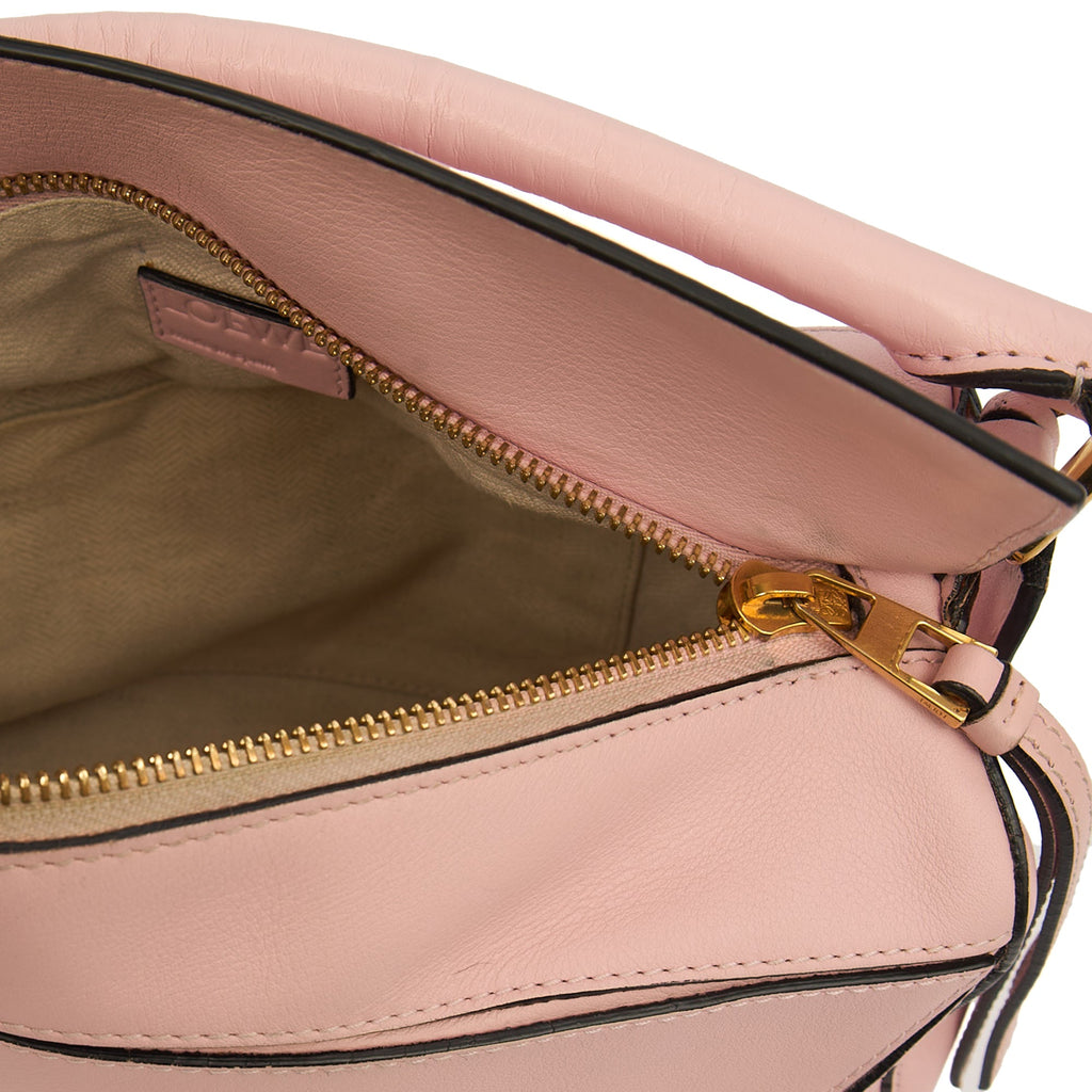 Loewe Cross Body Puzzle - Medium in Icy Pink, Leather