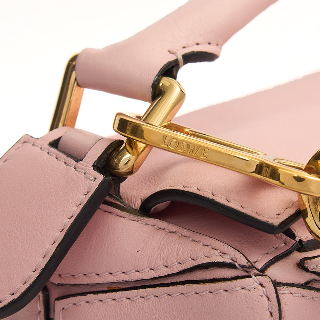 Loewe Cross Body Puzzle - Medium in Icy Pink, Leather