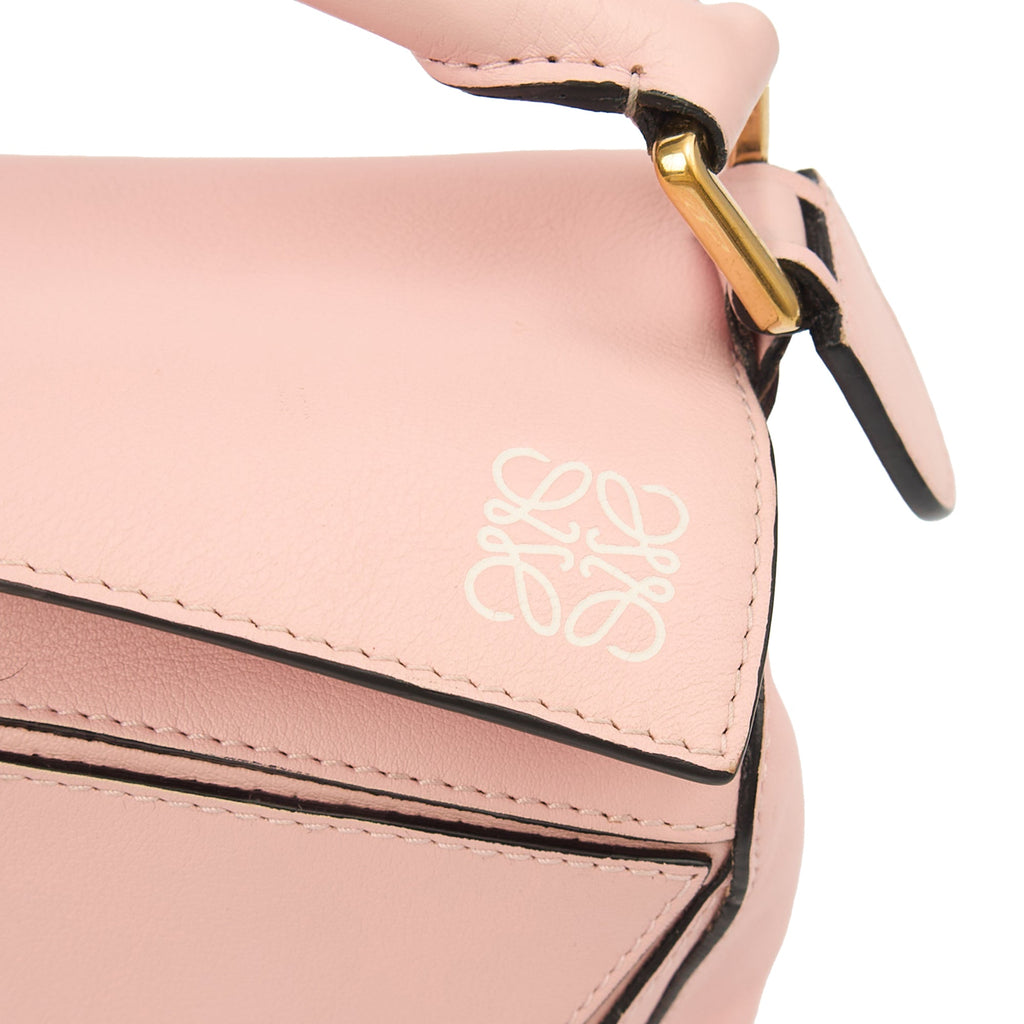 Loewe Cross Body Puzzle - Medium in Icy Pink, Leather