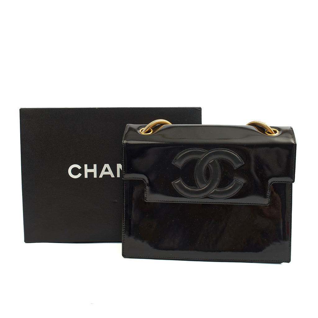 Chanel Shoulder Bag Vintage Flap Bag  in Black, Patent Leather