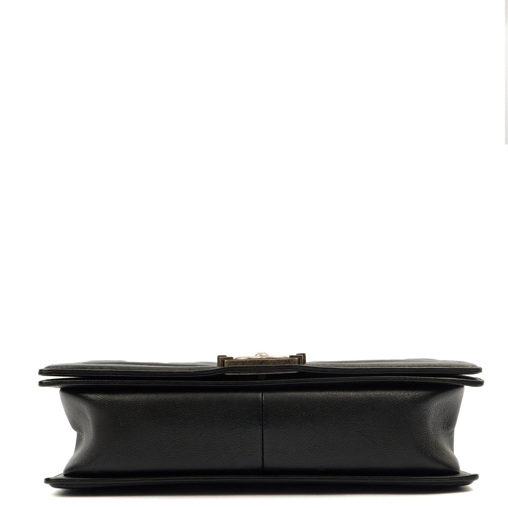 Chanel Shoulder Bag Boy - New Medium in Black, Calfskin Leather