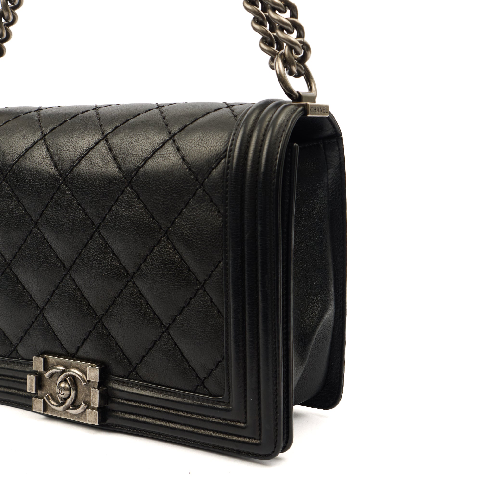 Chanel Shoulder Bag Boy - New Medium in Black, Calfskin Leather