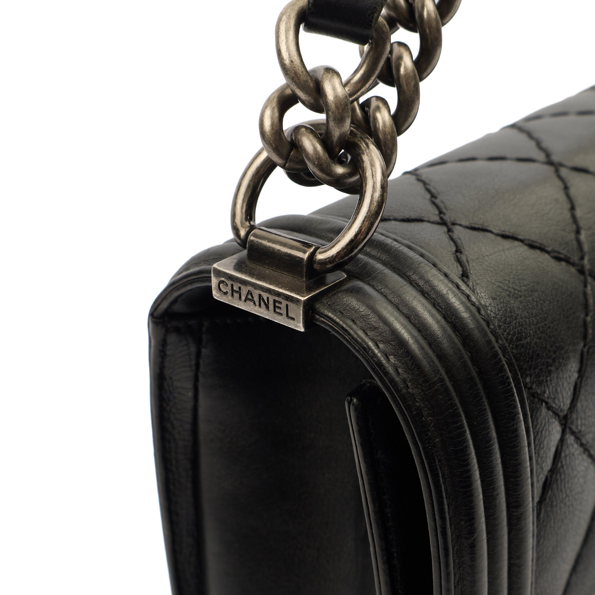Chanel Shoulder Bag Boy - New Medium in Black, Calfskin Leather