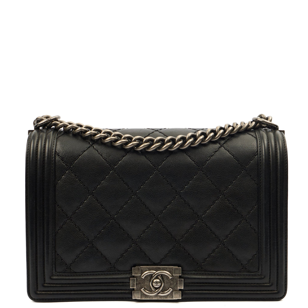 Chanel Shoulder Bag Boy - New Medium in Black, Calfskin Leather