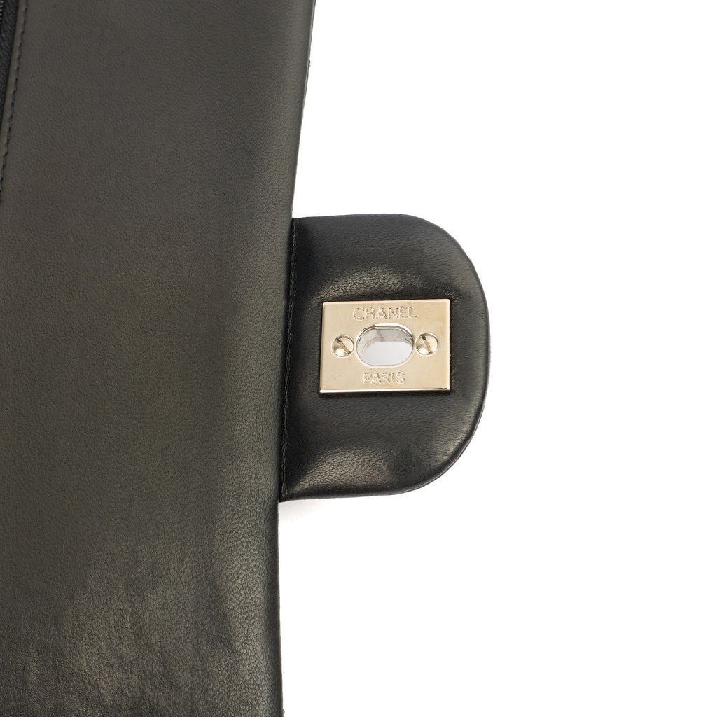 Chanel Shoulder Bag Classic Double Flap - Medium in Black, Lambskin Leather