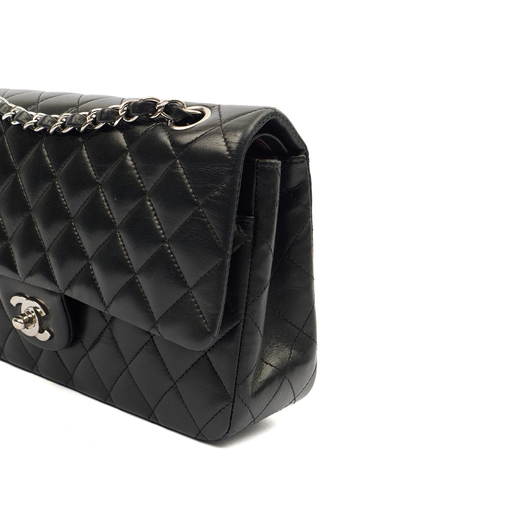 Chanel Shoulder Bag Classic Double Flap - Medium in Black, Lambskin Leather