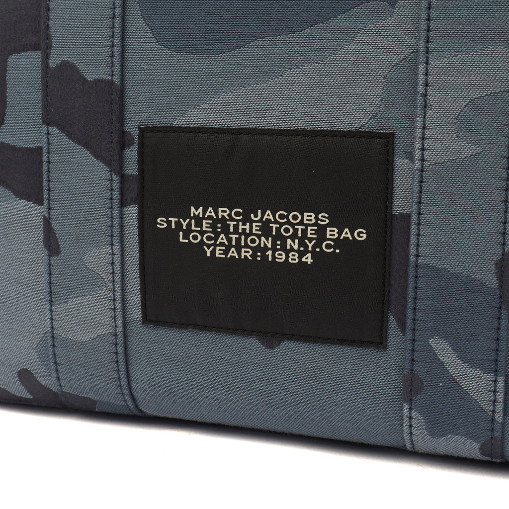 Marc Jacobs Tote The Tote Bag in camo blue, invalid