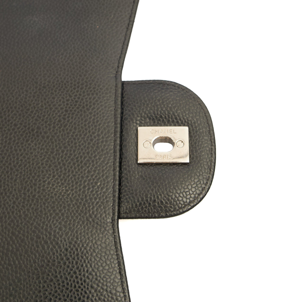 Chanel Shoulder Bag Classic Double Flap - Large in Black, Caviar Leather