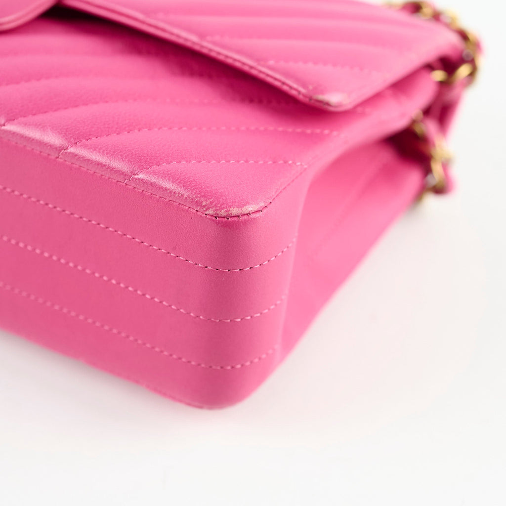 Chanel M/L Classic Flap Chevron Lambskin Fuchsia