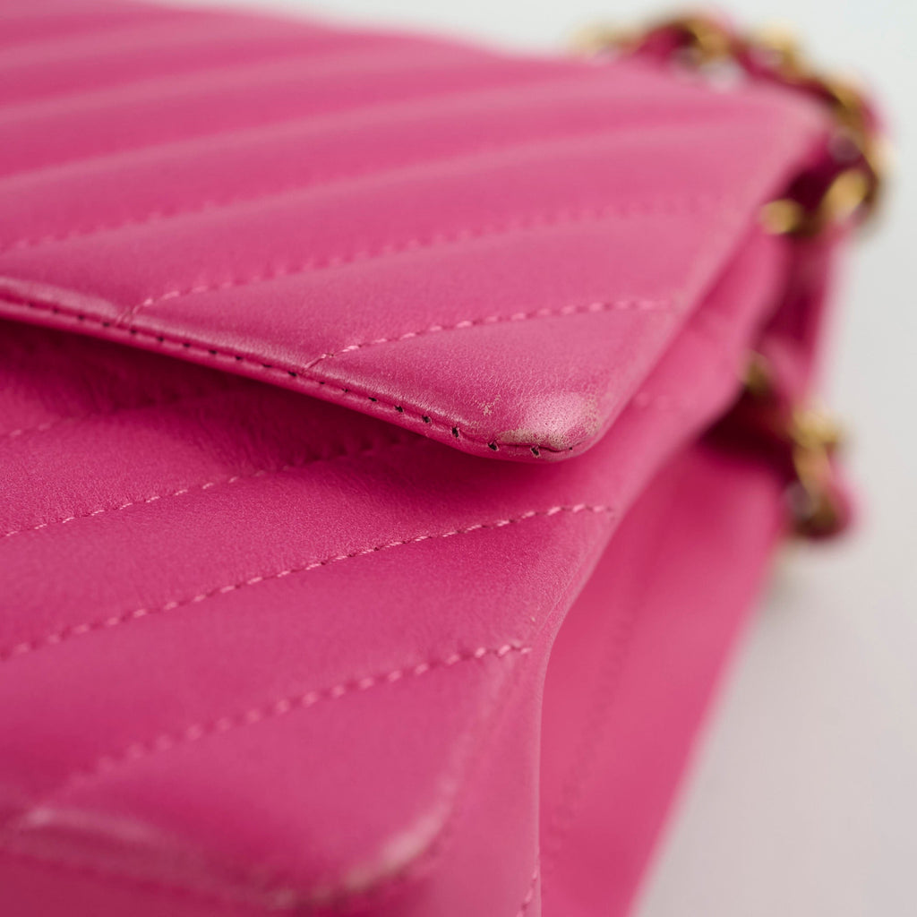 Chanel M/L Classic Flap Chevron Lambskin Fuchsia