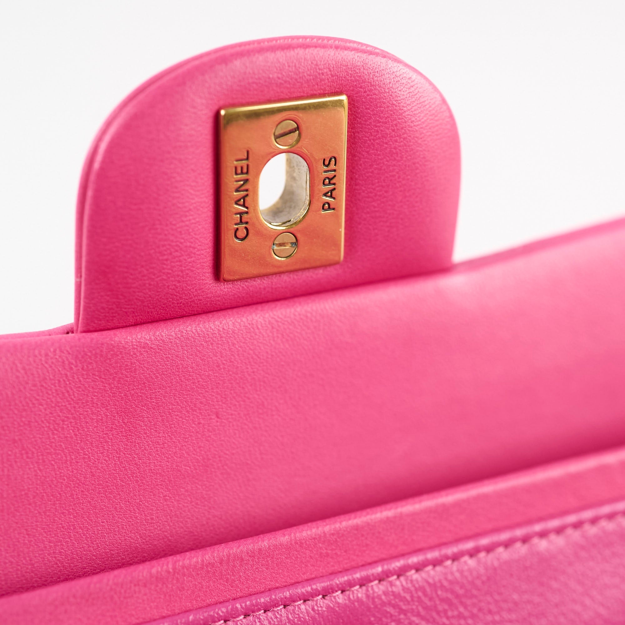 Chanel M/L Classic Flap Chevron Lambskin Fuchsia