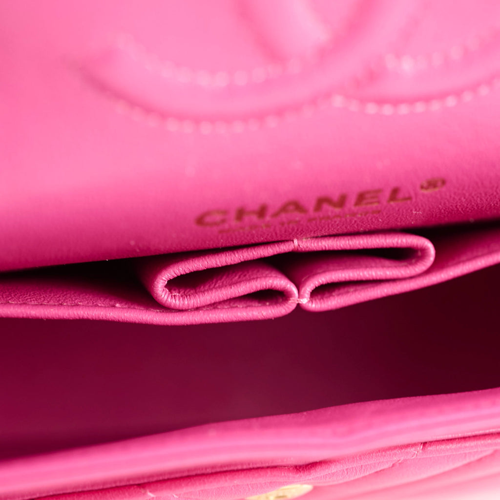 Chanel M/L Classic Flap Chevron Lambskin Fuchsia