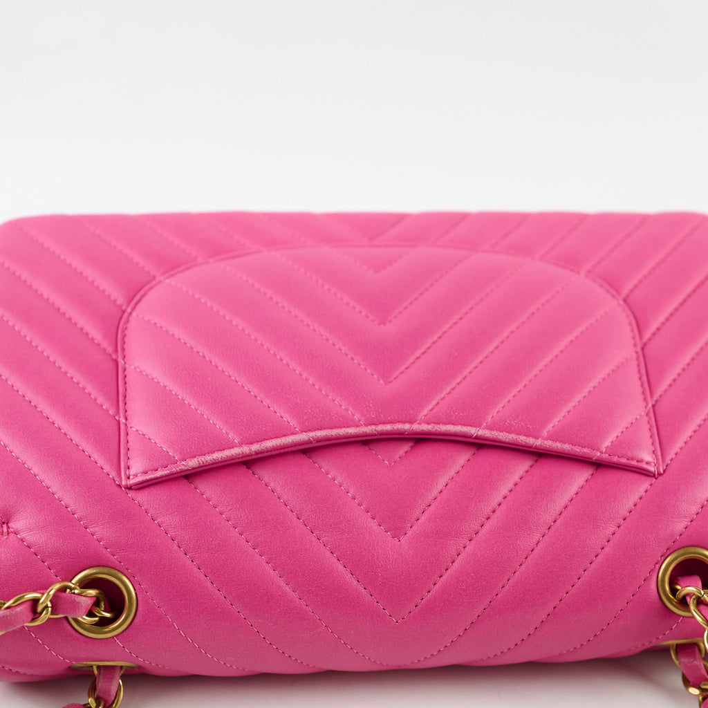 Chanel M/L Classic Flap Chevron Lambskin Fuchsia