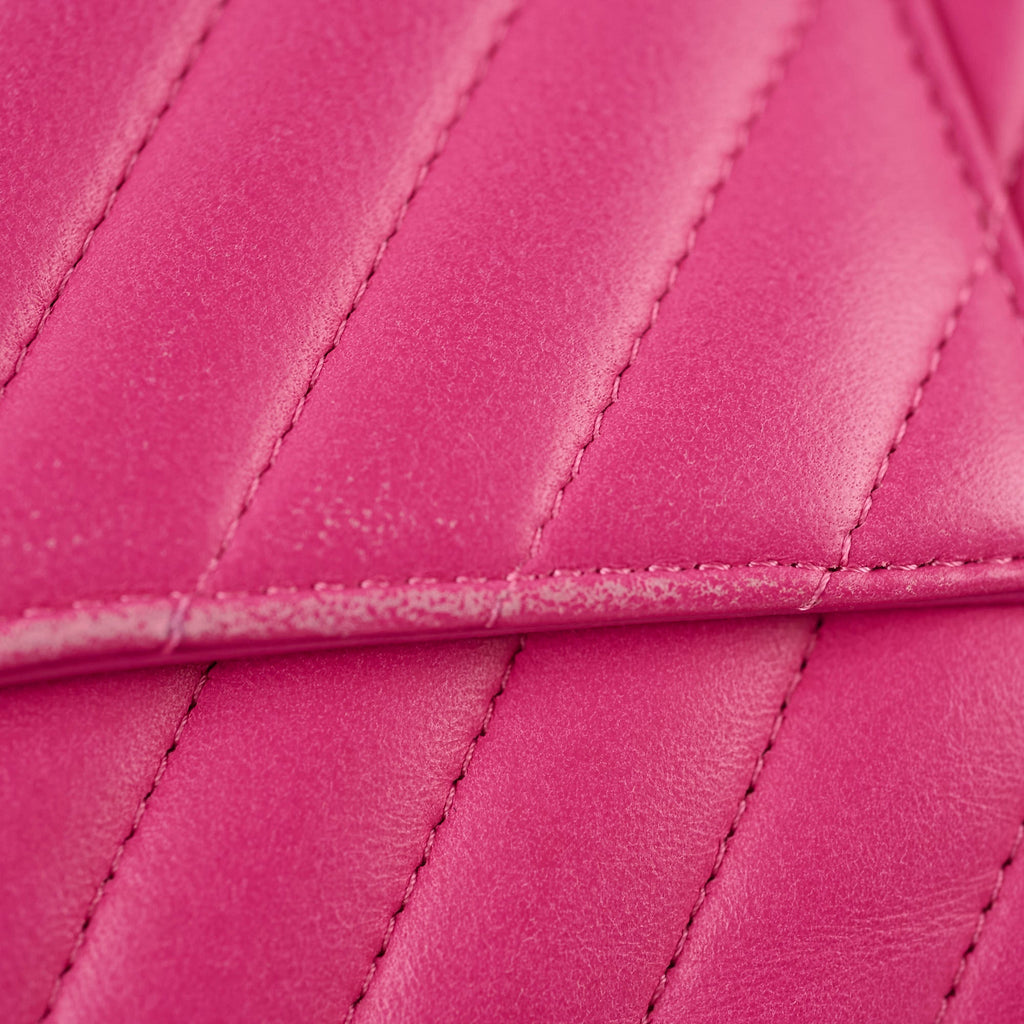 Chanel M/L Classic Flap Chevron Lambskin Fuchsia