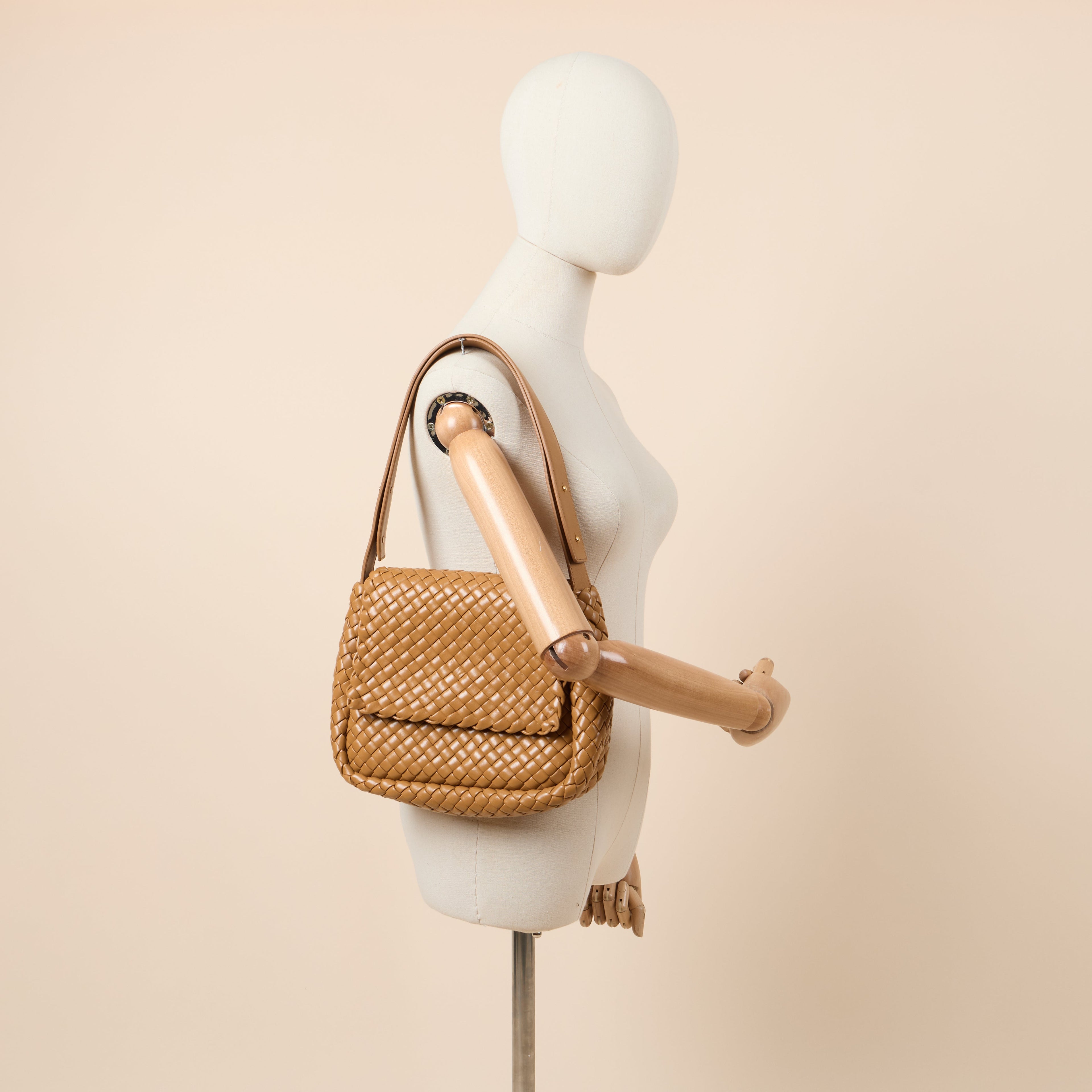 Bottega Veneta Shoulder Bag Cobble - Small in Brown, Leather