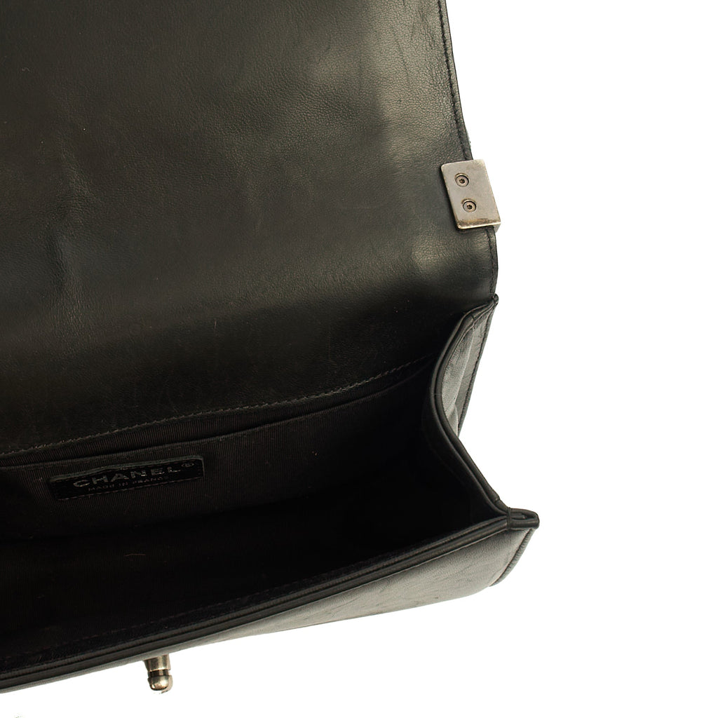 Chanel Shoulder Bag Boy - Medium in Black, Calfskin Leather