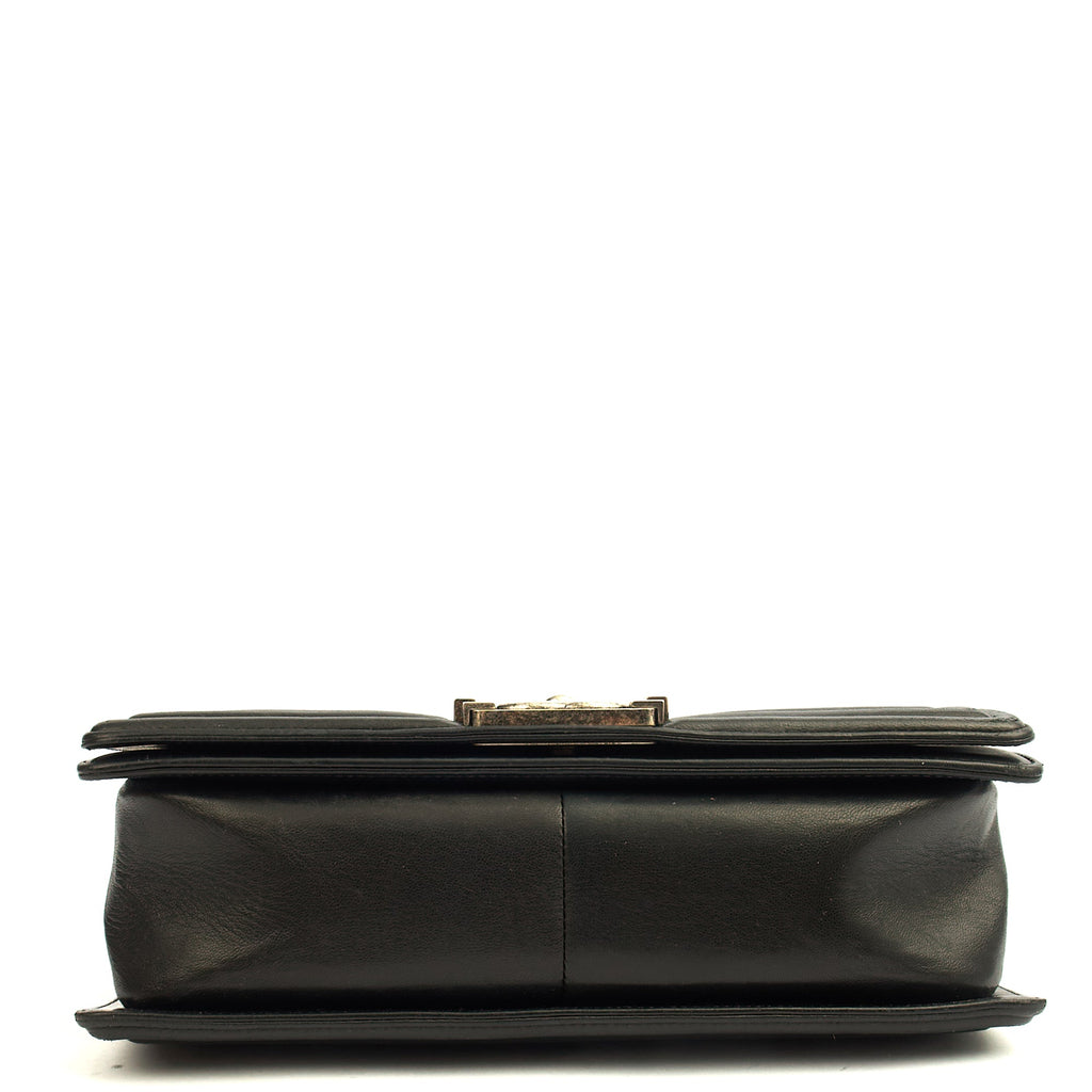 Chanel Shoulder Bag Boy - Medium in Black, Calfskin Leather