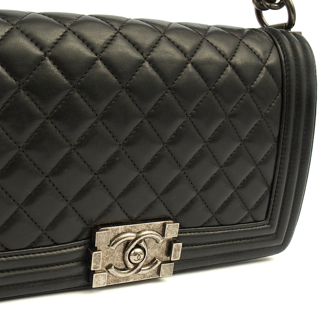Chanel Shoulder Bag Boy - Medium in Black, Calfskin Leather