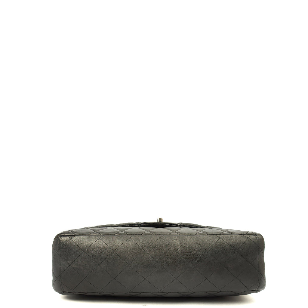Chanel Shoulder Bag Classic Single Flap - Maxi in Black, Lambskin Leather