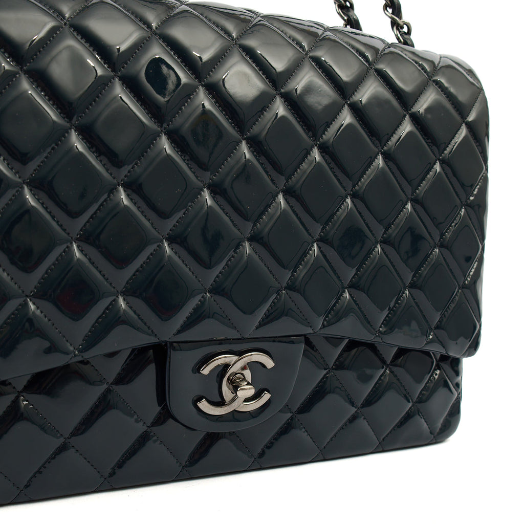 Chanel Shoulder Bag Classic - Maxi in Navy, Patent Leather
