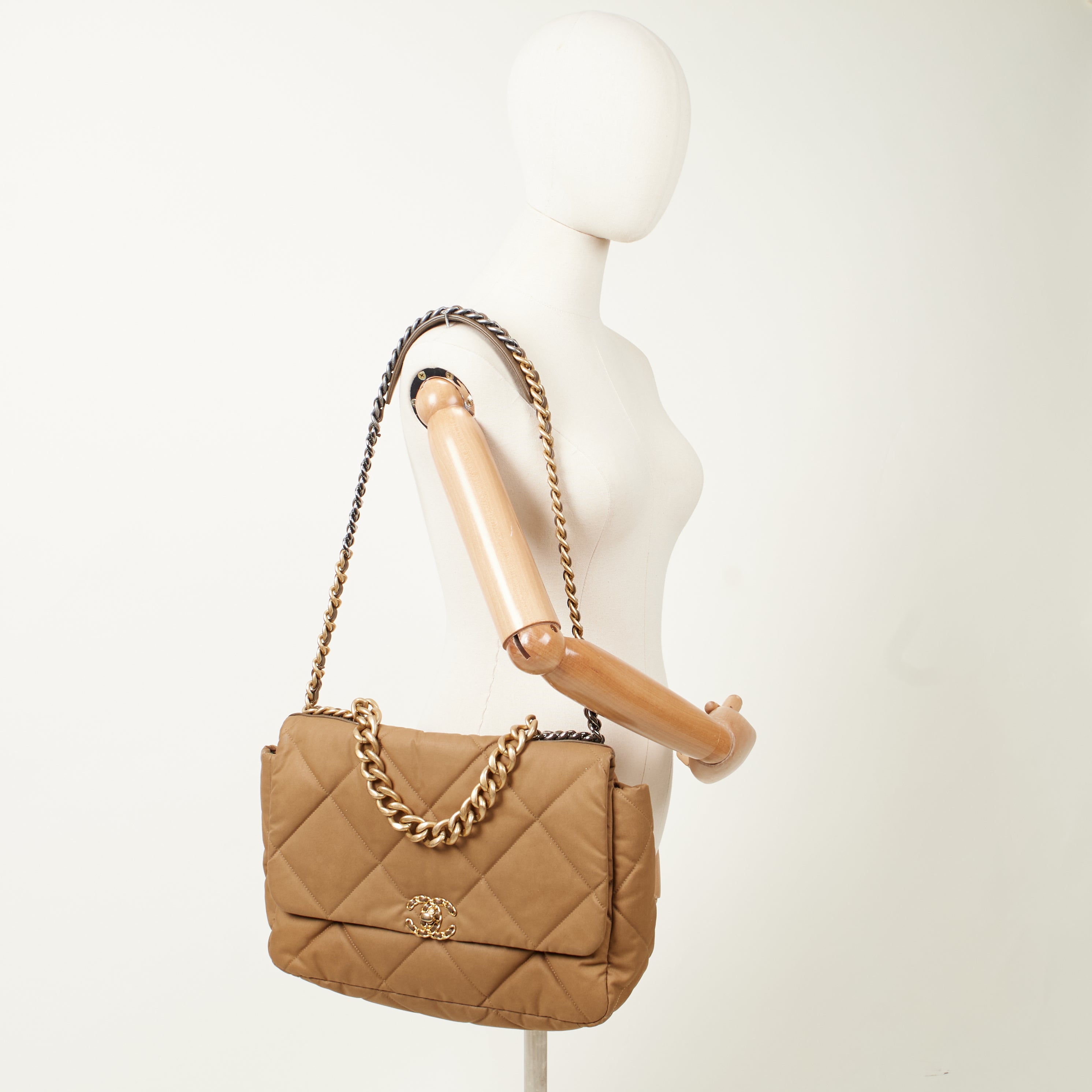 Chanel Tote Chanel 19 Large in Brown, Fabric