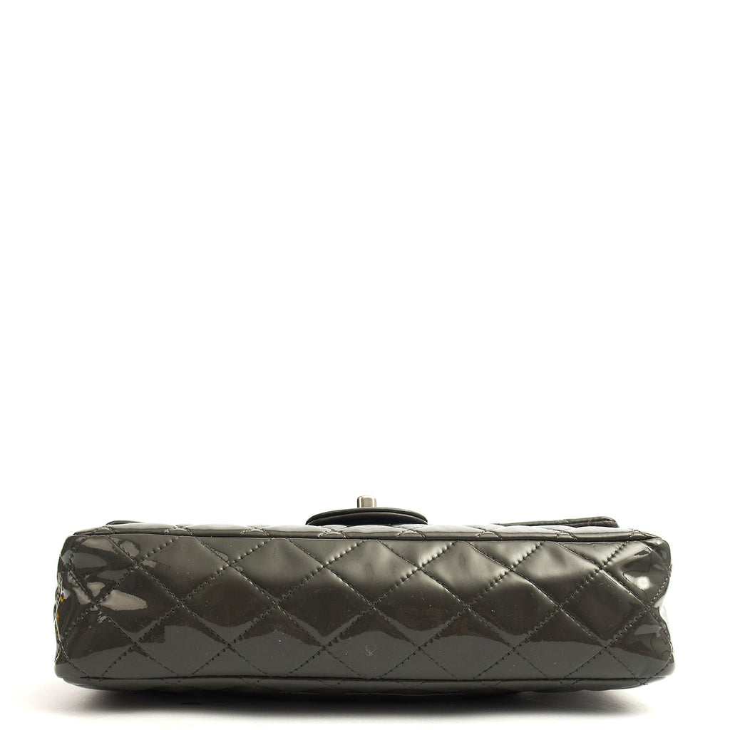 Chanel Shoulder Bag Classic Double Flap - Medium in Grey, Patent Leather