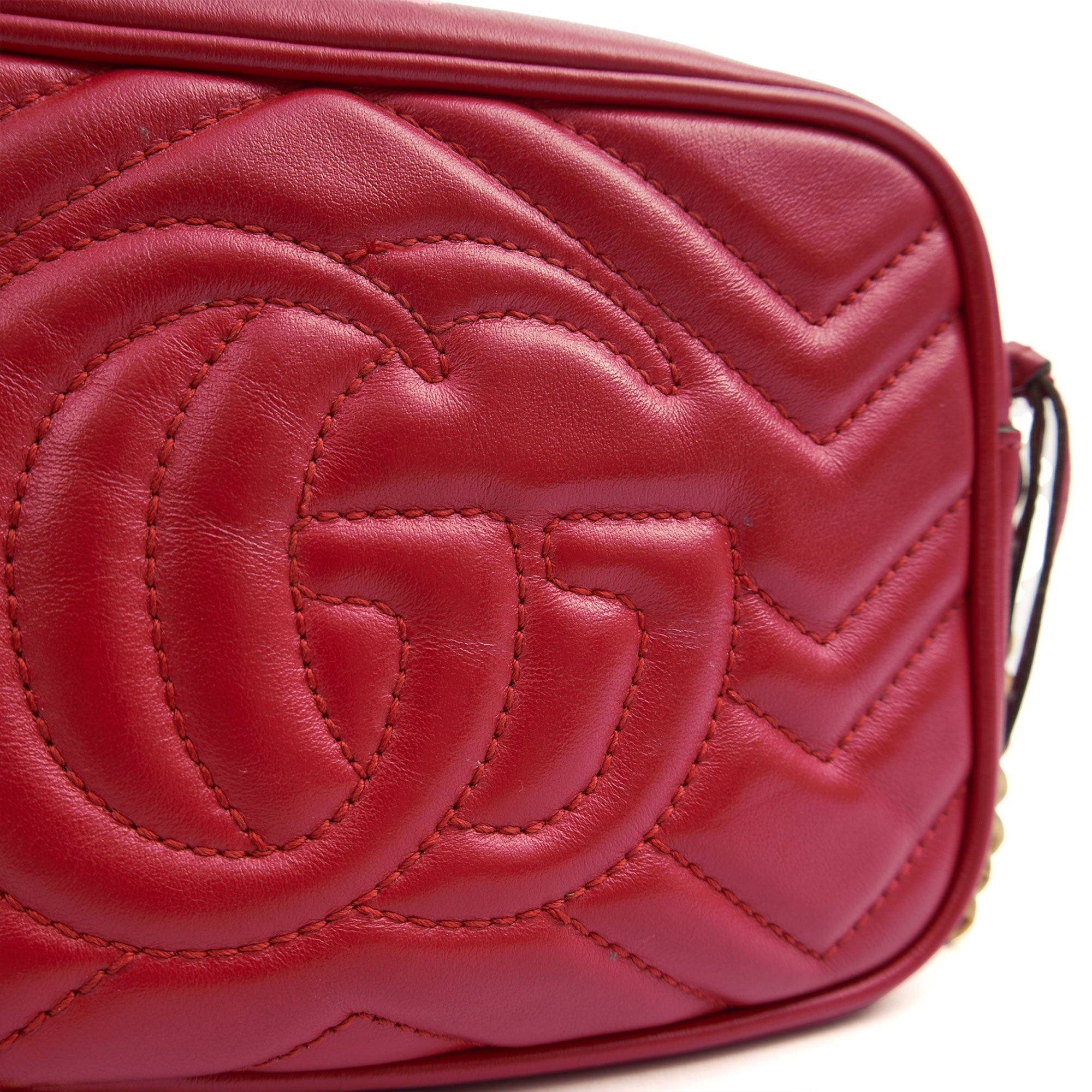 Gucci Cross Body Marmont Shoulder Bag - Small in Hibiscus Red, Leather