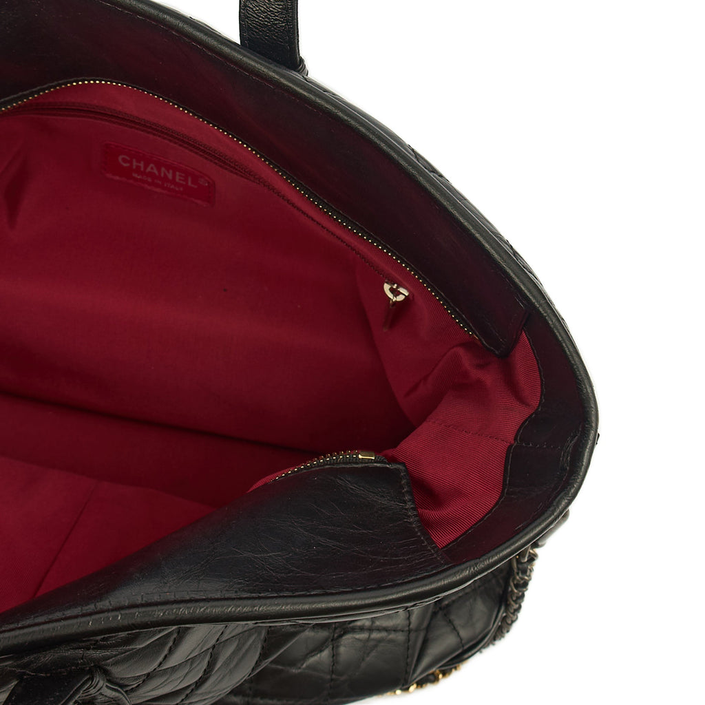Chanel Shoulder Bag Gabrielle Hobo - Large in Black, Leather