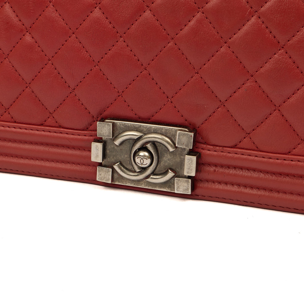 Chanel Shoulder Bag Boy - Large in Red, Lambskin Leather