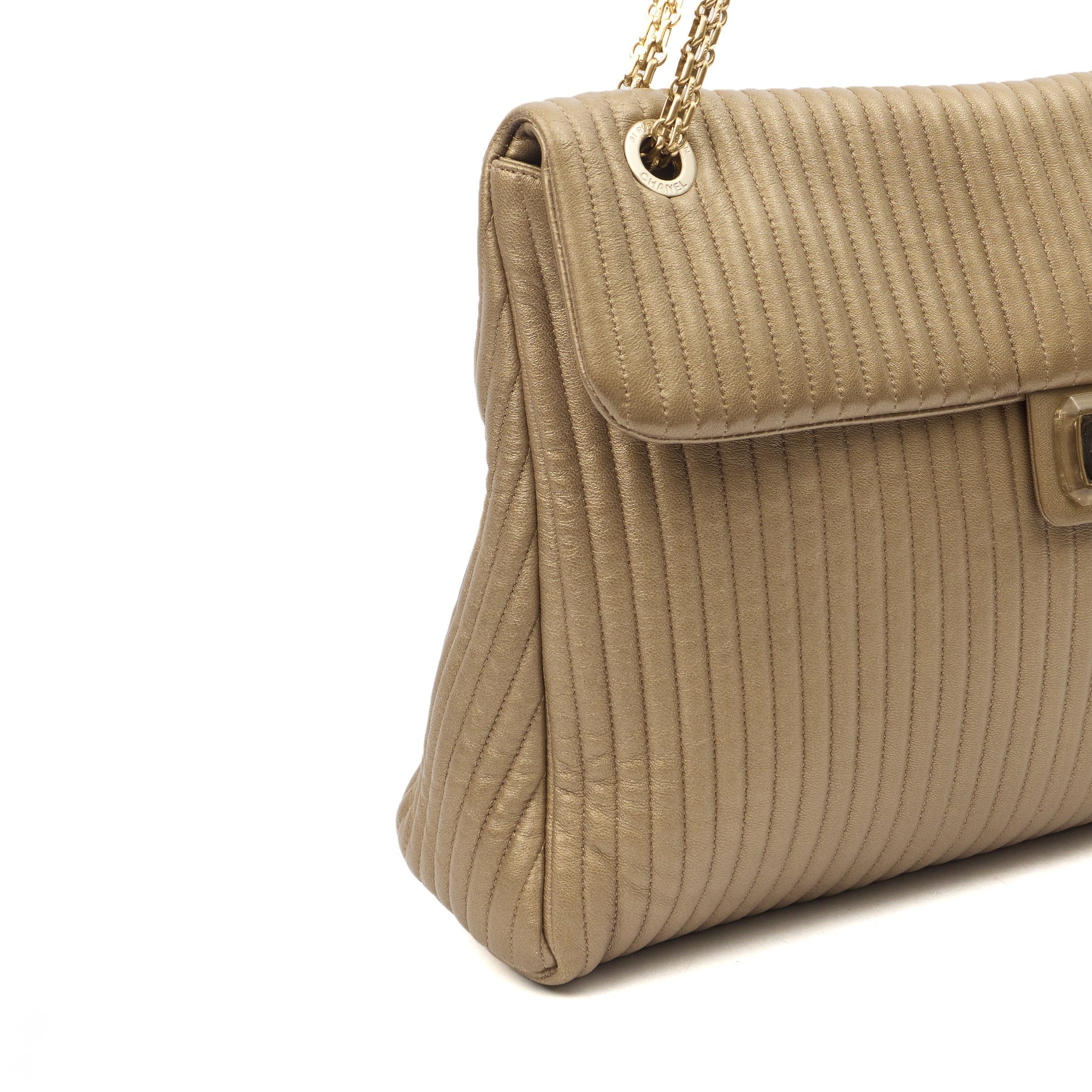 Chanel Shoulder Bag Shoulder Bag in Metallic, Calfskin Leather