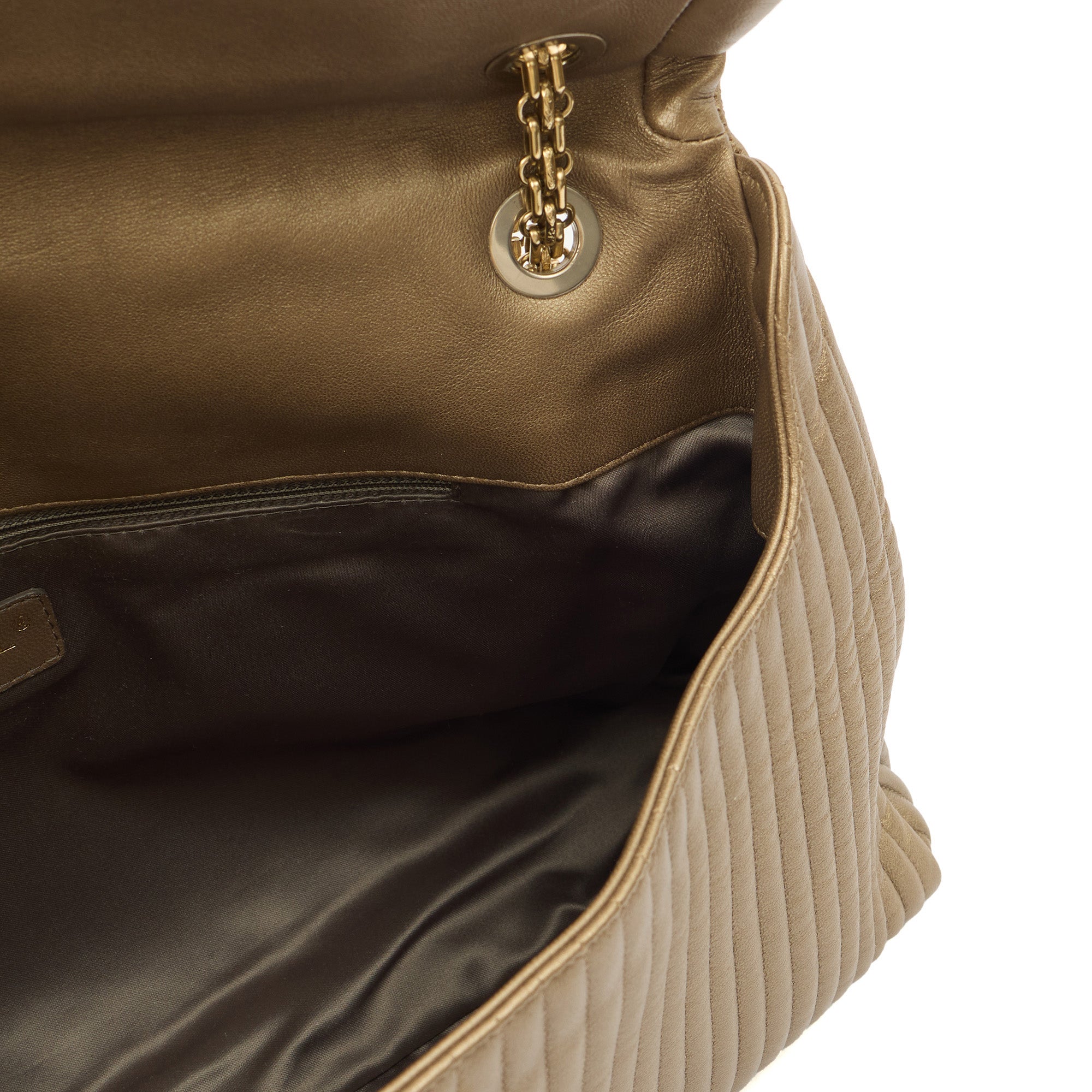 Chanel Shoulder Bag Shoulder Bag in Metallic, Calfskin Leather