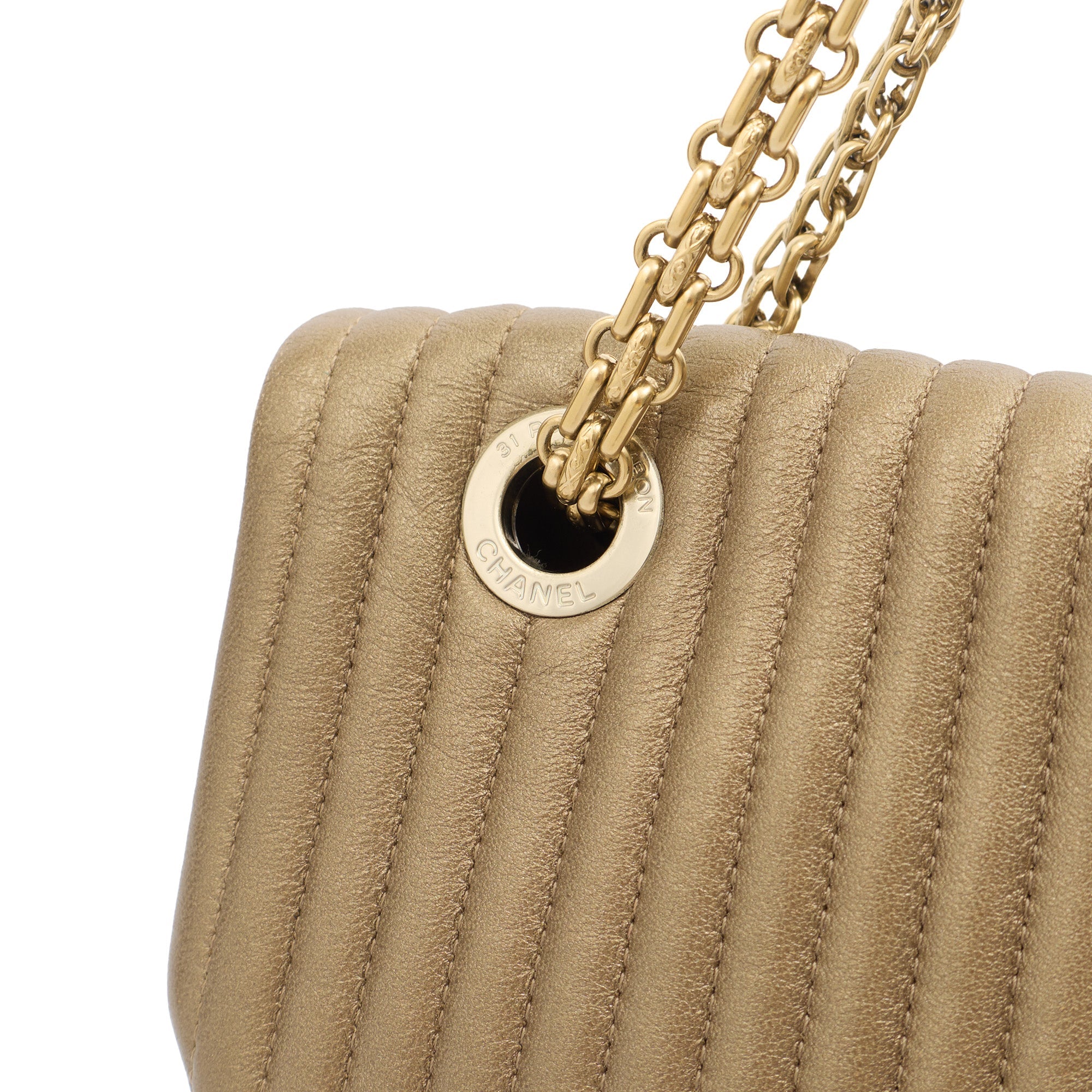 Chanel Shoulder Bag Shoulder Bag in Metallic, Calfskin Leather