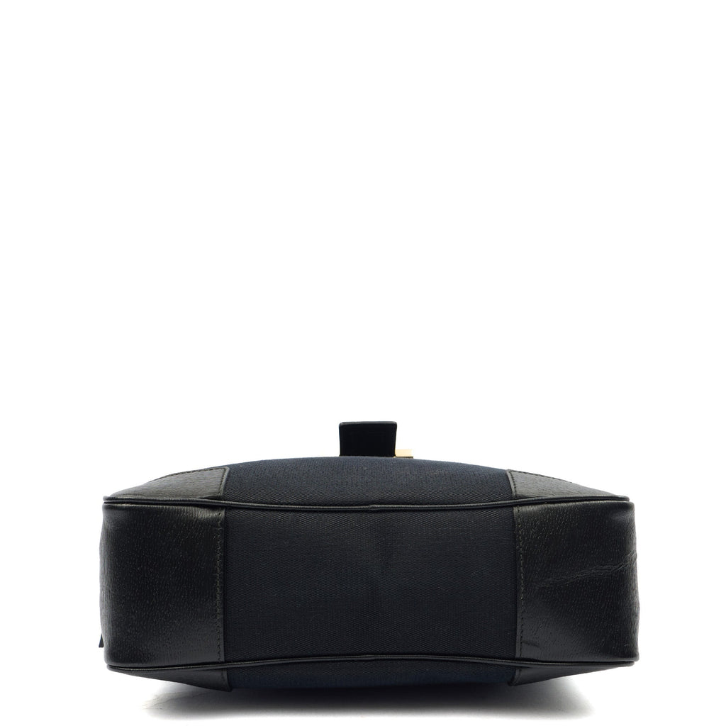 Gucci Shoulder Bag Shoulder Bag in Black, Fabric