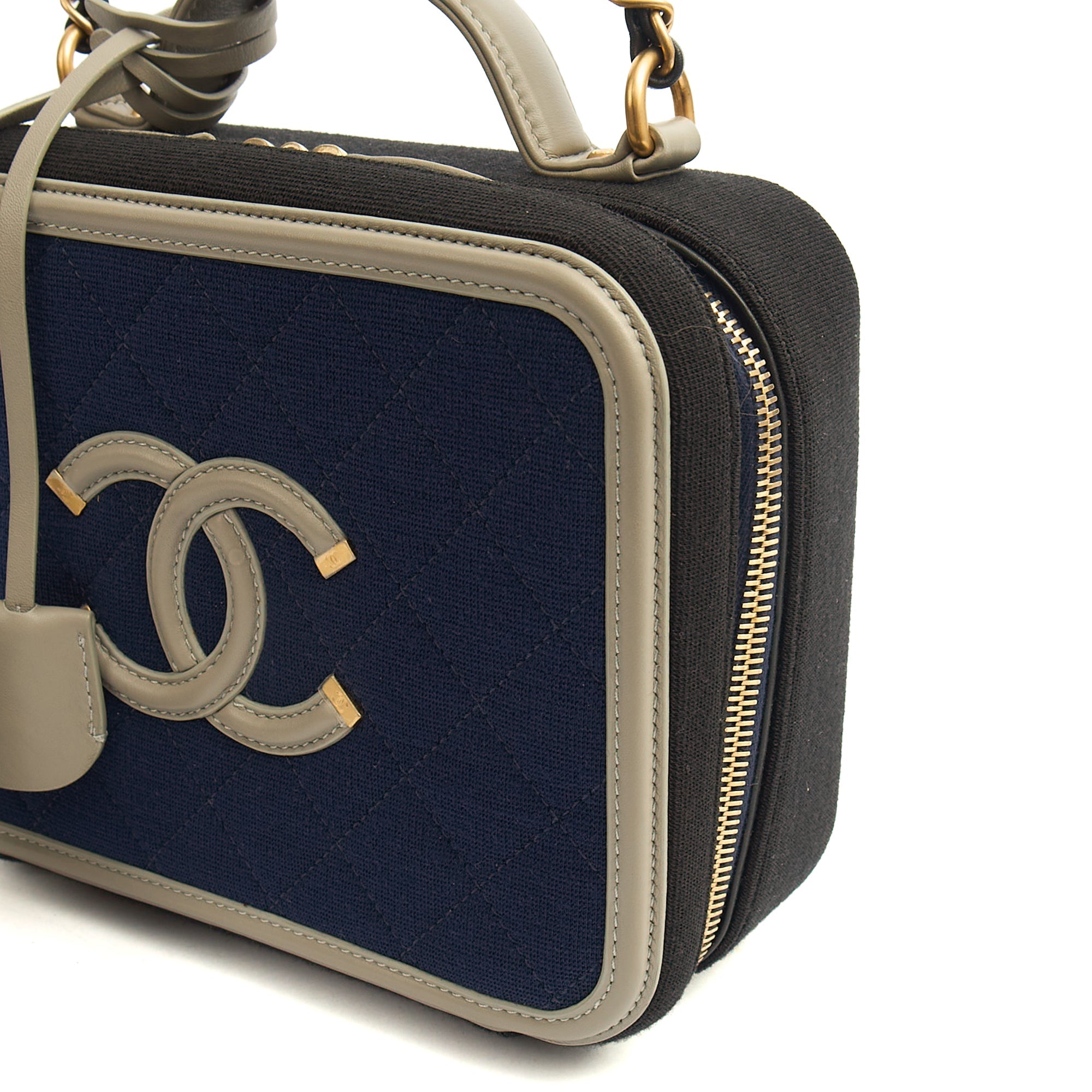 Chanel Shoulder Bag CC Filigree Vanity Case in Blue, Fabric