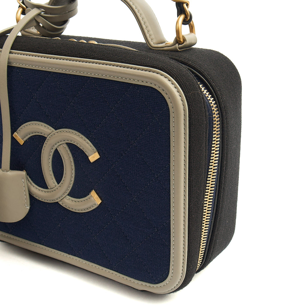 Chanel Shoulder Bag CC Filigree Vanity Case in Blue, Fabric