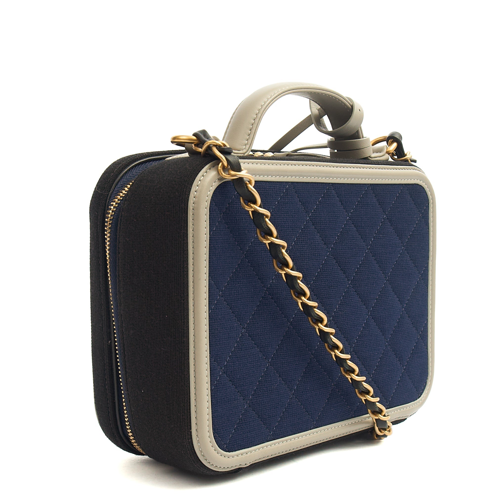 Chanel Shoulder Bag CC Filigree Vanity Case in Blue, Fabric