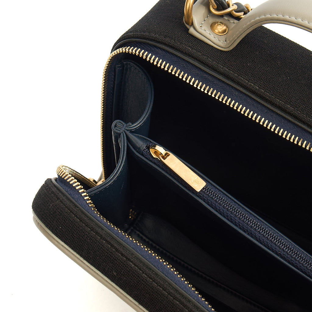 Chanel Shoulder Bag CC Filigree Vanity Case in Blue, Fabric