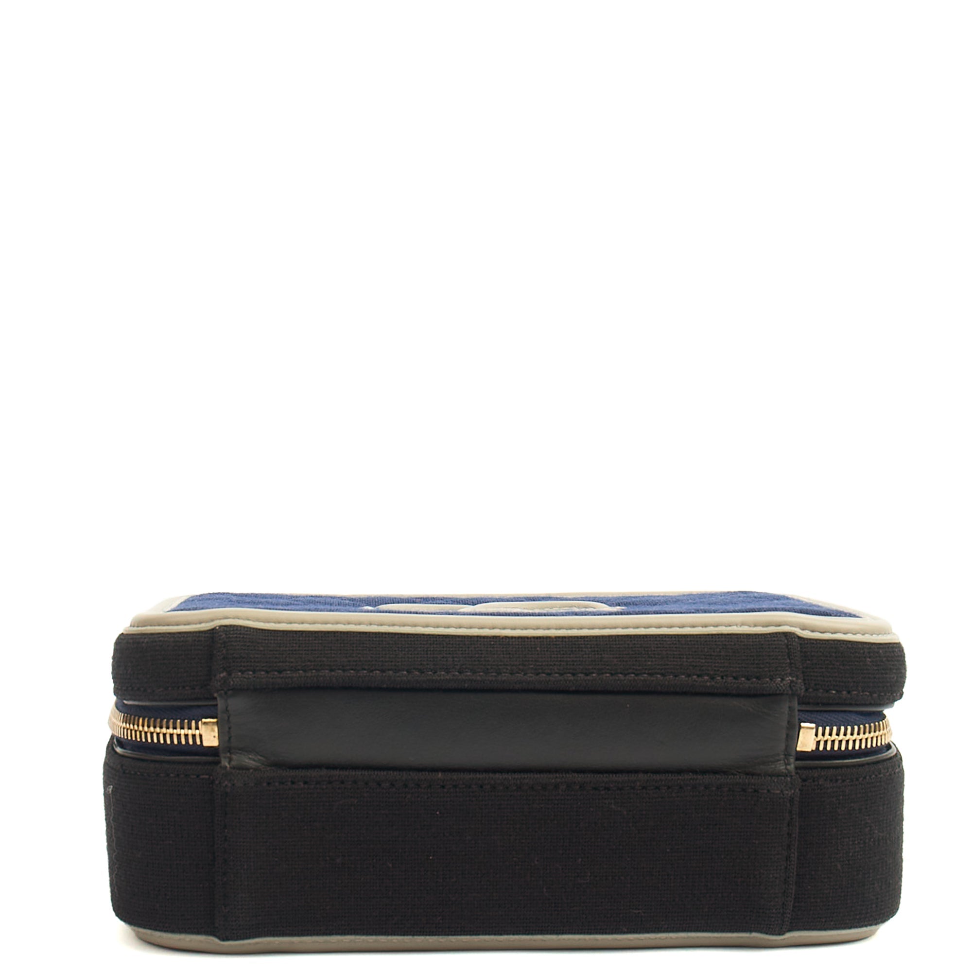 Chanel Shoulder Bag CC Filigree Vanity Case in Blue, Fabric