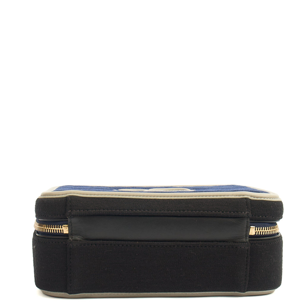 Chanel Shoulder Bag CC Filigree Vanity Case in Blue, Fabric