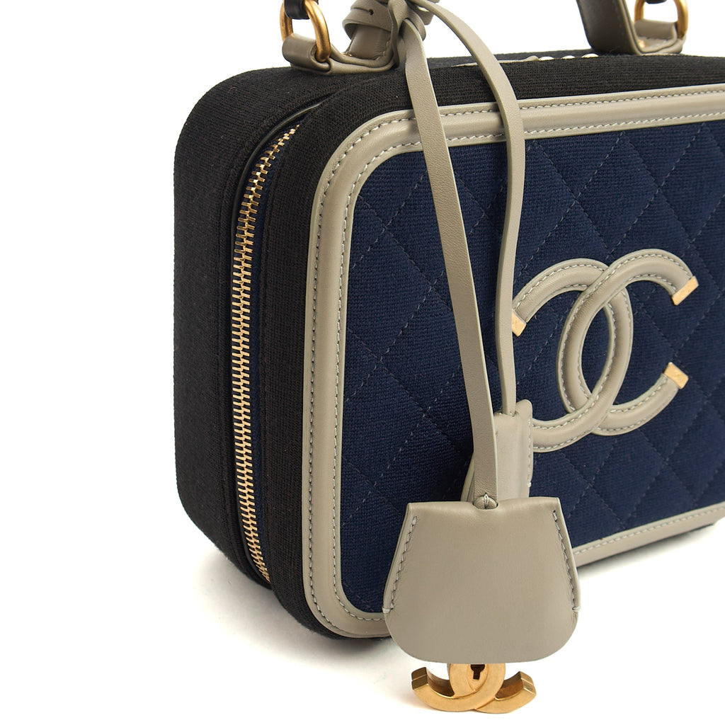 Chanel Shoulder Bag CC Filigree Vanity Case in Blue, Fabric