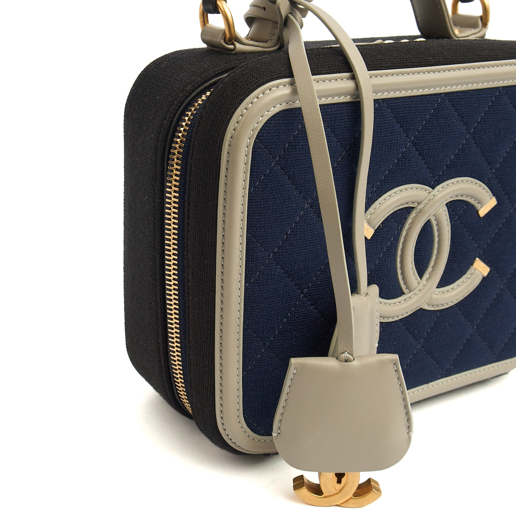 Chanel Shoulder Bag CC Filigree Vanity Case in Blue, Fabric