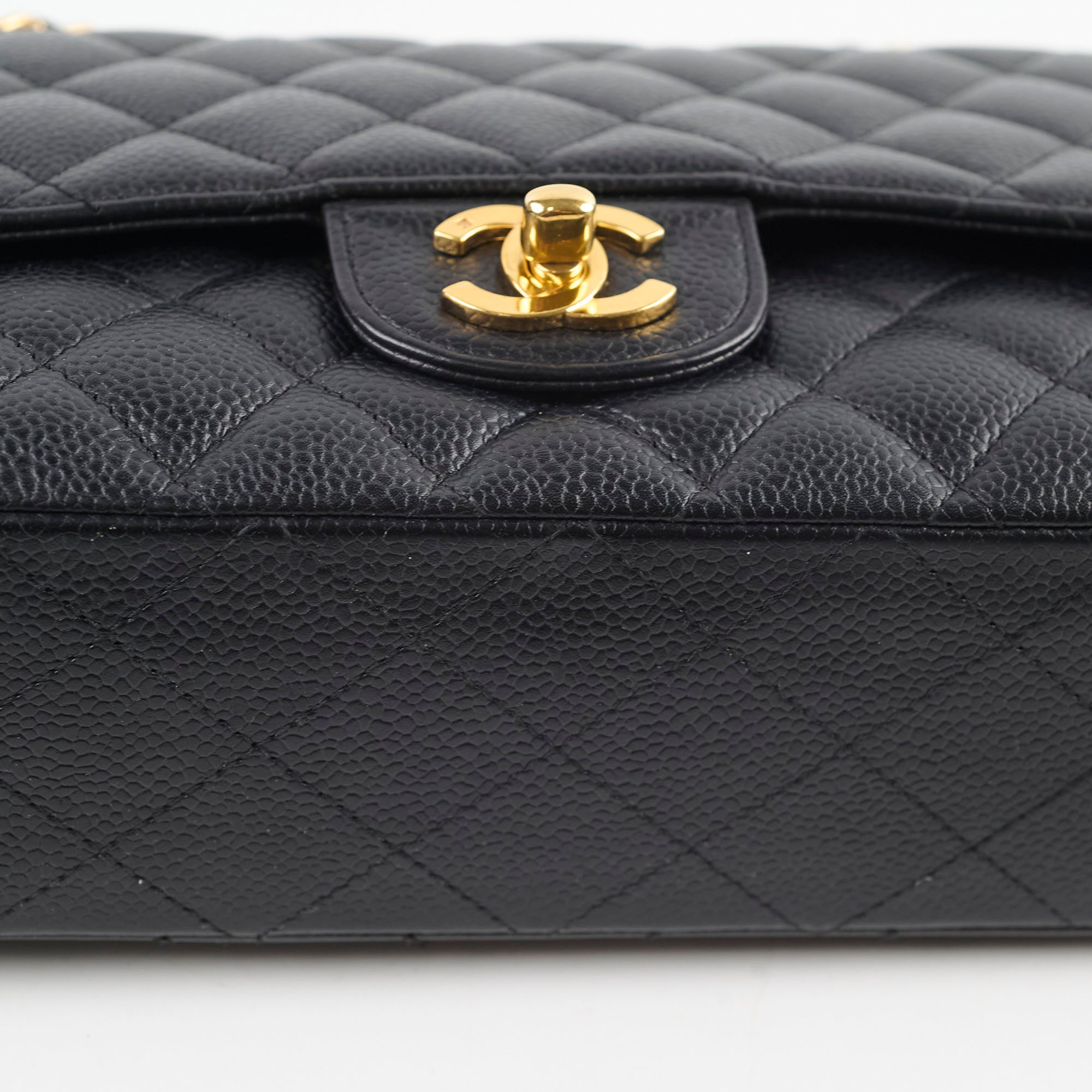 Chanel Vintage Caviar Memium/Large Classic Flap Black