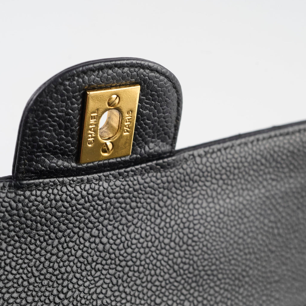 Chanel Vintage Caviar Memium/Large Classic Flap Black