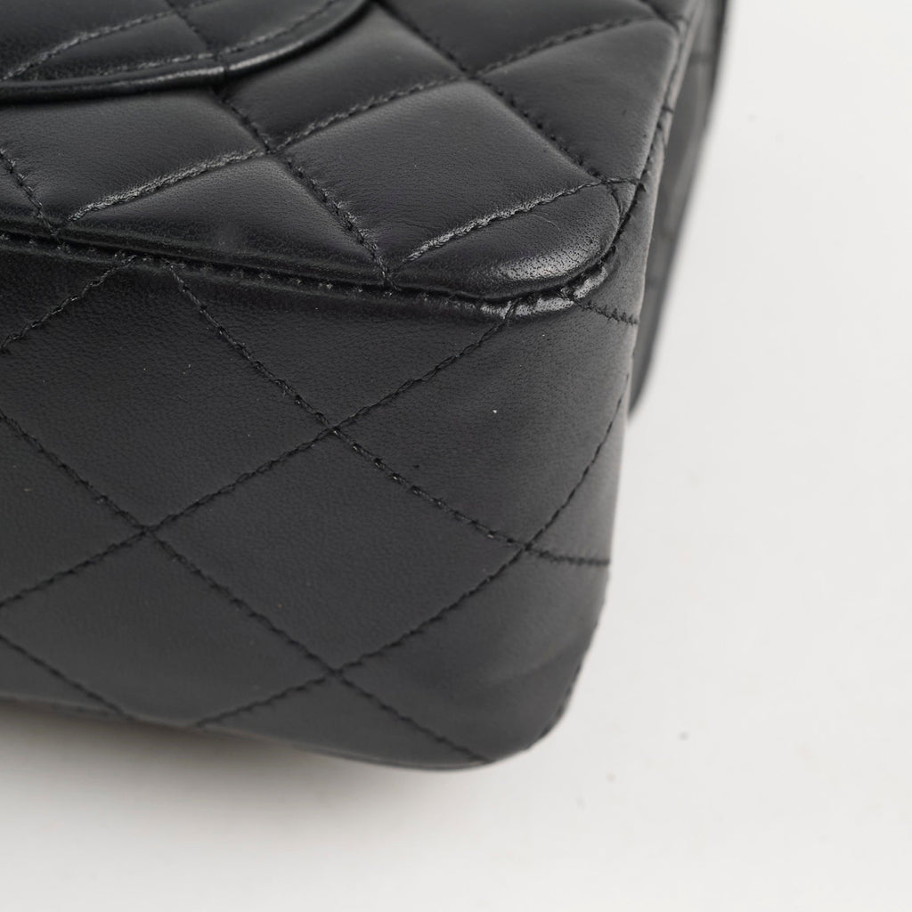 Chanel Classic Flap Lambskin Small/Medium S/M Black (22 Series)