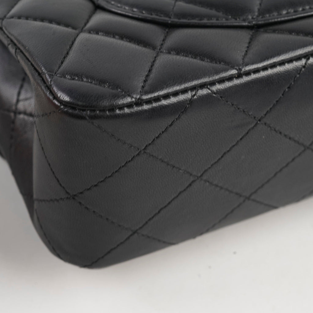 Chanel Classic Flap Lambskin Small/Medium S/M Black (22 Series)